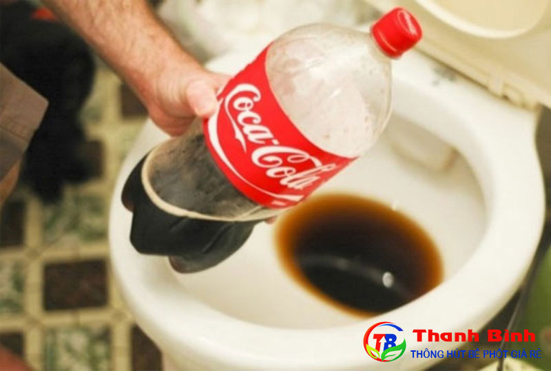 Cách tẩy rửa bồn cầu bằng coca cola