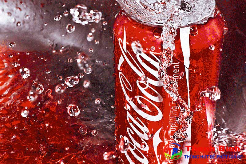Cách thông tắc chậu rửa bát tại nhà bằng Coca cola